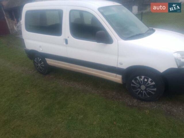 Белый Ситроен Берлинго, объемом двигателя 2 л и пробегом 220 тыс. км за 2950 $, фото 5 на Automoto.ua