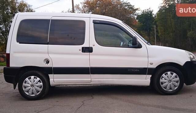 Ситроен Берлинго 2003 в Славуте на Automoto.ua Белый Ситроен Берлинго, объемом двигателя 1.9 л и пробегом 300 тыс. км за 3680 $, фото 1 на Automoto.ua