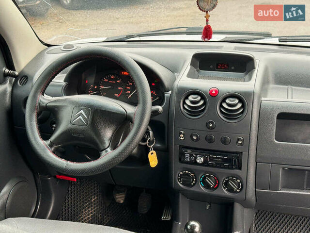 Белый Ситроен Берлинго, объемом двигателя 2 л и пробегом 410 тыс. км за 3990 $, фото 16 на Automoto.ua