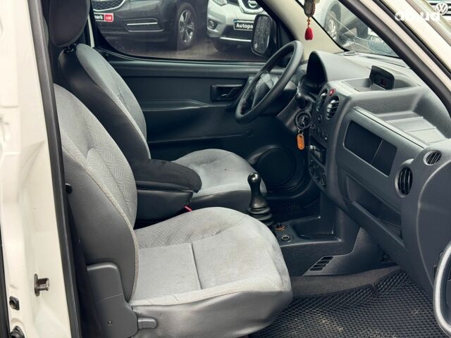 Белый Ситроен Берлинго, объемом двигателя 2 л и пробегом 410 тыс. км за 3990 $, фото 15 на Automoto.ua