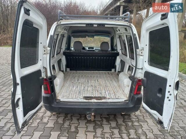 Белый Ситроен Берлинго, объемом двигателя 1.4 л и пробегом 135 тыс. км за 3300 $, фото 3 на Automoto.ua