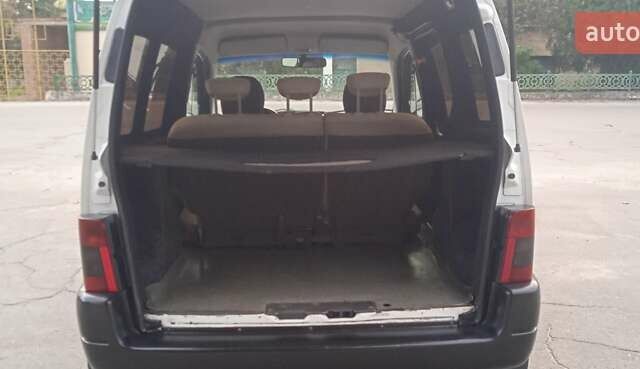 Ситроен Берлинго 2003 в Славуте на Automoto.ua Белый Ситроен Берлинго, объемом двигателя 1.9 л и пробегом 300 тыс. км за 3680 $, фото 8 на Automoto.ua