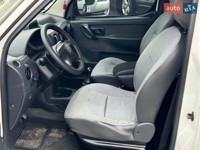 Белый Ситроен Берлинго, объемом двигателя 2 л и пробегом 410 тыс. км за 3990 $, фото 10 на Automoto.ua