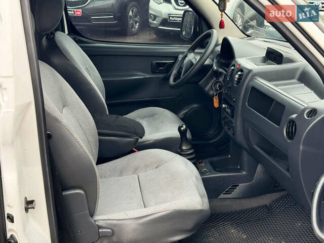 Белый Ситроен Берлинго, объемом двигателя 2 л и пробегом 410 тыс. км за 3990 $, фото 15 на Automoto.ua