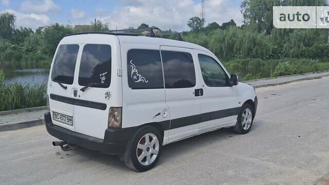 Белый Ситроен Берлинго, объемом двигателя 1.6 л и пробегом 410 тыс. км за 2999 $, фото 4 на Automoto.ua