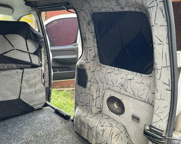 Белый Ситроен Берлинго, объемом двигателя 1.9 л и пробегом 430 тыс. км за 3200 $, фото 11 на Automoto.ua