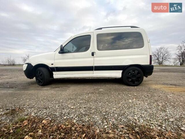 Белый Ситроен Берлинго, объемом двигателя 2 л и пробегом 410 тыс. км за 3500 $, фото 4 на Automoto.ua