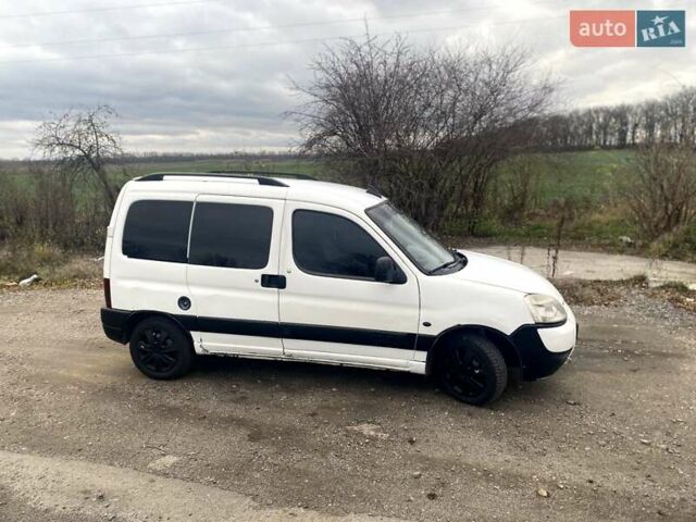 Белый Ситроен Берлинго, объемом двигателя 2 л и пробегом 410 тыс. км за 3500 $, фото 3 на Automoto.ua