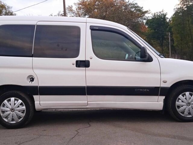Білий Сітроен Берлінго, об'ємом двигуна 1.9 л та пробігом 300 тис. км за 3680 $, фото 1 на Automoto.ua