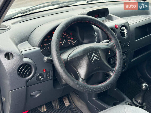 Белый Ситроен Берлинго, объемом двигателя 2 л и пробегом 410 тыс. км за 3990 $, фото 12 на Automoto.ua