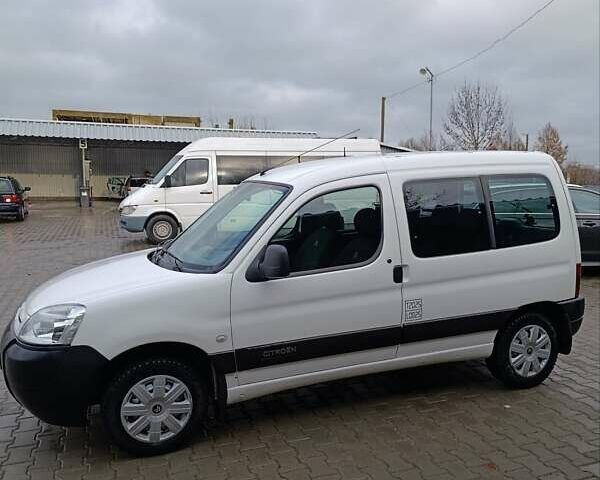 Белый Ситроен Берлинго, объемом двигателя 2 л и пробегом 176 тыс. км за 3999 $, фото 2 на Automoto.ua