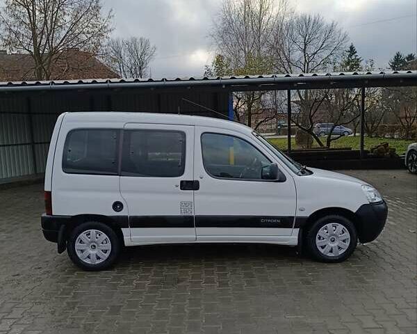 Белый Ситроен Берлинго, объемом двигателя 2 л и пробегом 176 тыс. км за 3999 $, фото 3 на Automoto.ua