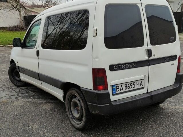 Белый Ситроен Берлинго, объемом двигателя 2 л и пробегом 310 тыс. км за 3000 $, фото 2 на Automoto.ua