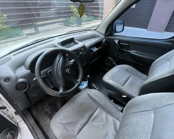 Белый Ситроен Берлинго, объемом двигателя 1.9 л и пробегом 430 тыс. км за 3200 $, фото 5 на Automoto.ua