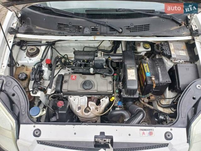 Белый Ситроен Берлинго, объемом двигателя 1.4 л и пробегом 135 тыс. км за 3300 $, фото 4 на Automoto.ua