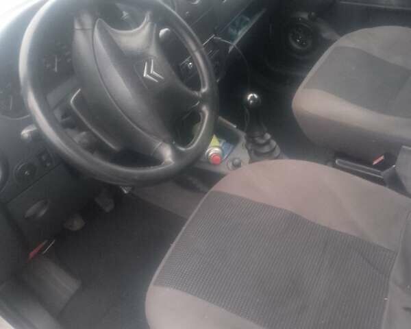 Белый Ситроен Берлинго, объемом двигателя 2 л и пробегом 220 тыс. км за 2950 $, фото 1 на Automoto.ua