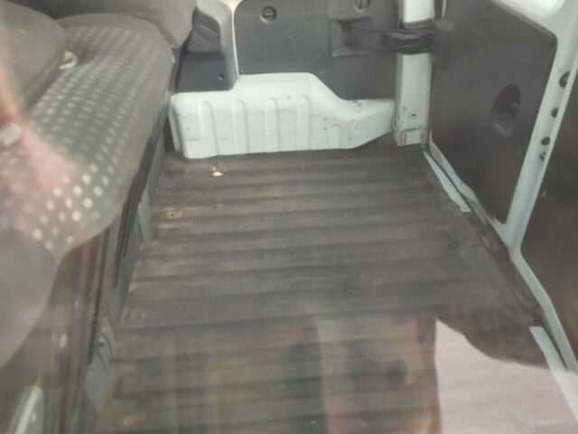 Белый Ситроен Берлинго, объемом двигателя 2 л и пробегом 334 тыс. км за 1781 $, фото 5 на Automoto.ua