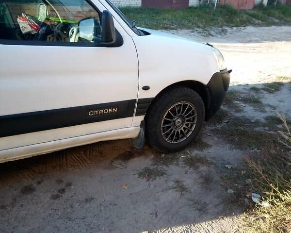 Белый Ситроен Берлинго, объемом двигателя 1.9 л и пробегом 417 тыс. км за 3377 $, фото 7 на Automoto.ua