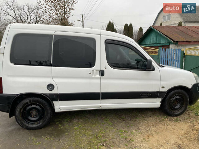 Белый Ситроен Берлинго, объемом двигателя 1.36 л и пробегом 333 тыс. км за 3300 $, фото 1 на Automoto.ua