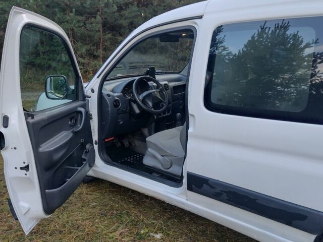 Ситроен Берлинго 2004 в Славуте на Automoto.ua Белый Ситроен Берлинго, объемом двигателя 2 л и пробегом 350 тыс. км за 3000 $, фото 4 на Automoto.ua