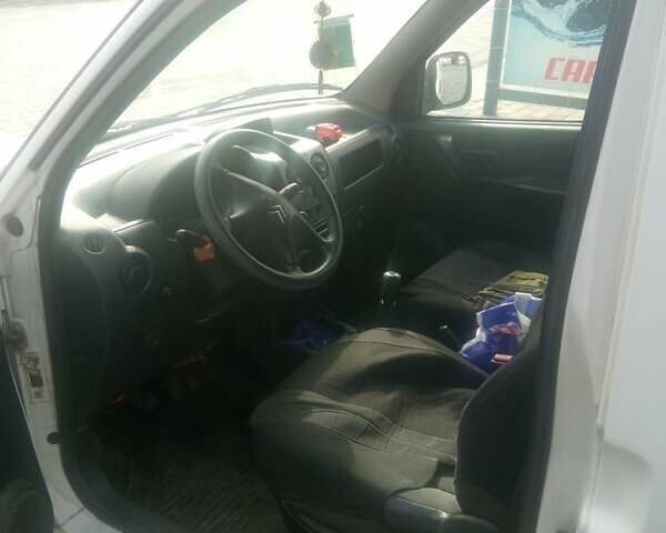 Белый Ситроен Берлинго, объемом двигателя 1.87 л и пробегом 338 тыс. км за 2300 $, фото 4 на Automoto.ua