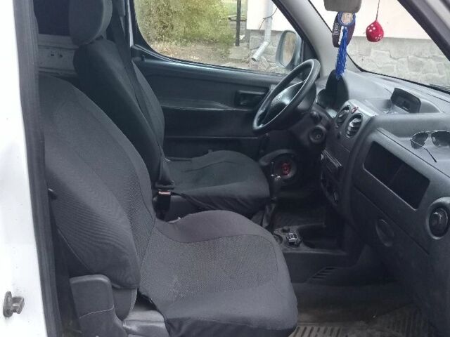 Белый Ситроен Берлинго, объемом двигателя 1.9 л и пробегом 300 тыс. км за 2000 $, фото 2 на Automoto.ua