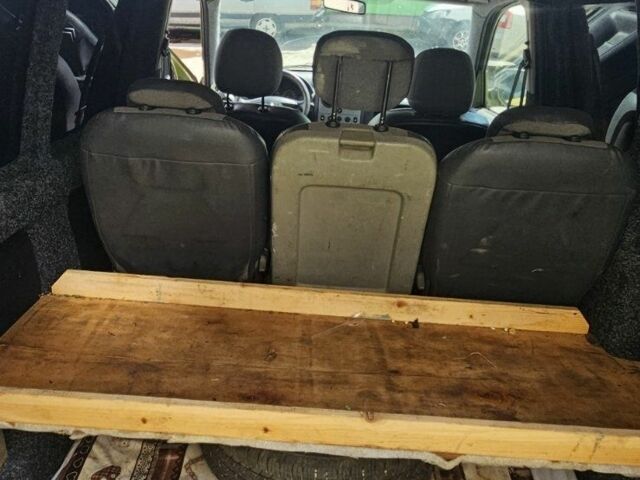 Белый Ситроен Берлинго, объемом двигателя 1.9 л и пробегом 260 тыс. км за 1650 $, фото 2 на Automoto.ua