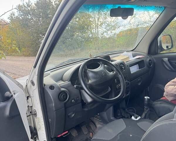 Сітроен Берлінго 2005 у Вінниці на Automoto.ua Білий Сітроен Берлінго, об'ємом двигуна 2 л та пробігом 305 тис. км за 3600 $, фото 3 на Automoto.ua