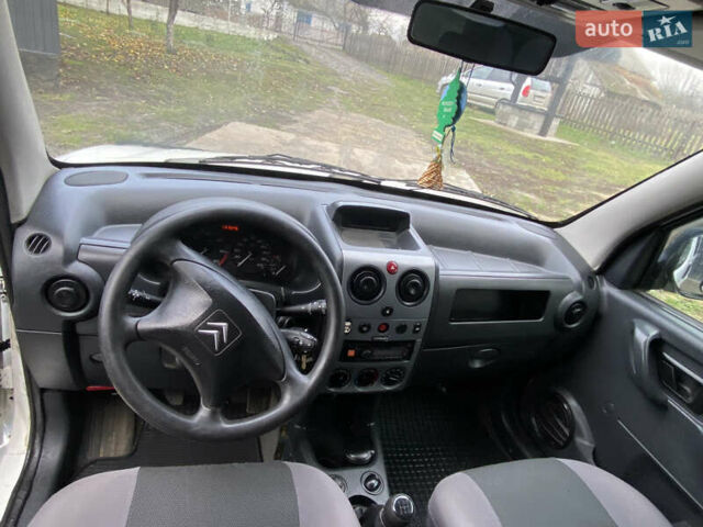 Белый Ситроен Берлинго, объемом двигателя 2 л и пробегом 315 тыс. км за 3250 $, фото 5 на Automoto.ua