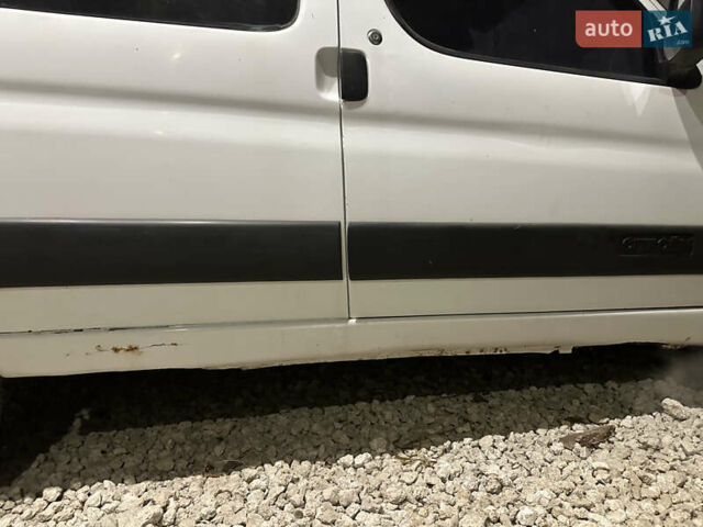 Білий Сітроен Берлінго, об'ємом двигуна 2 л та пробігом 250 тис. км за 1800 $, фото 6 на Automoto.ua