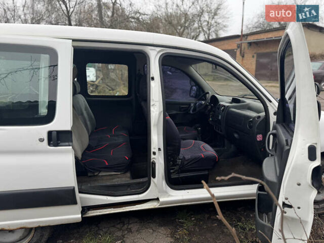 Белый Ситроен Берлинго, объемом двигателя 1.9 л и пробегом 350 тыс. км за 2200 $, фото 5 на Automoto.ua