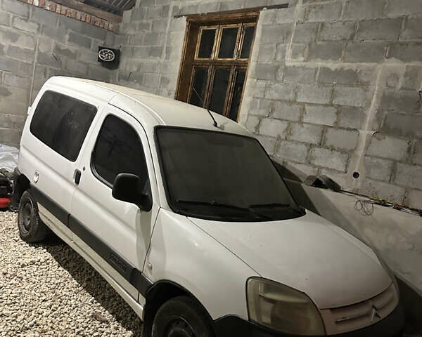 Білий Сітроен Берлінго, об'ємом двигуна 2 л та пробігом 250 тис. км за 1800 $, фото 4 на Automoto.ua