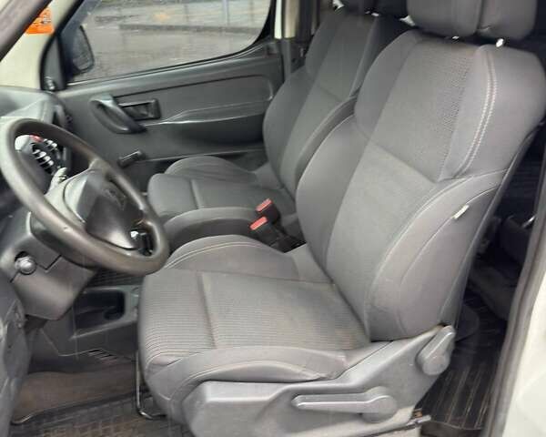 Белый Ситроен Берлинго, объемом двигателя 1.9 л и пробегом 283 тыс. км за 3700 $, фото 8 на Automoto.ua