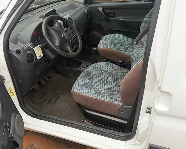 Белый Ситроен Берлинго, объемом двигателя 1.9 л и пробегом 170 тыс. км за 3800 $, фото 4 на Automoto.ua