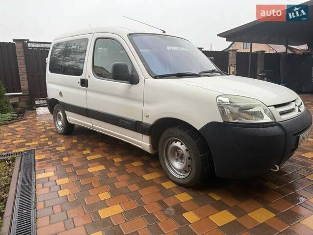 Белый Ситроен Берлинго, объемом двигателя 1.9 л и пробегом 170 тыс. км за 3800 $, фото 1 на Automoto.ua