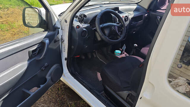 Білий Сітроен Берлінго, об'ємом двигуна 2 л та пробігом 300 тис. км за 2100 $, фото 13 на Automoto.ua