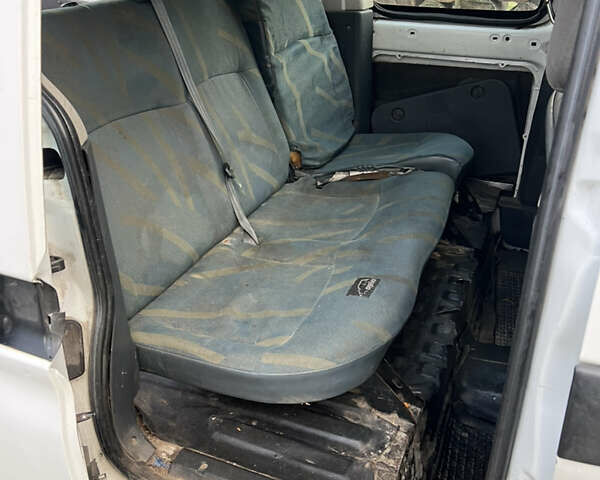 Белый Ситроен Берлинго, объемом двигателя 1.9 л и пробегом 200 тыс. км за 1950 $, фото 3 на Automoto.ua