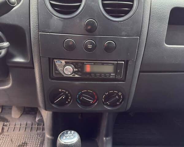 Белый Ситроен Берлинго, объемом двигателя 1.9 л и пробегом 283 тыс. км за 3700 $, фото 9 на Automoto.ua