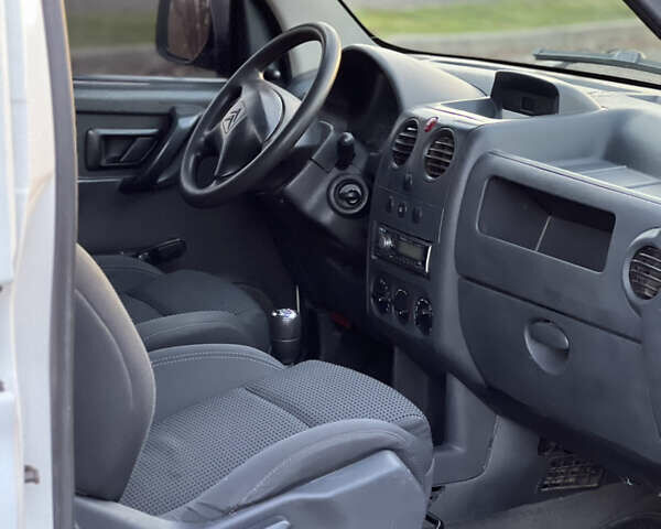 Білий Сітроен Берлінго, об'ємом двигуна 1.9 л та пробігом 270 тис. км за 3600 $, фото 7 на Automoto.ua