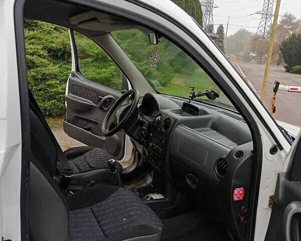 Білий Сітроен Берлінго, об'ємом двигуна 1.9 л та пробігом 245 тис. км за 2543 $, фото 5 на Automoto.ua