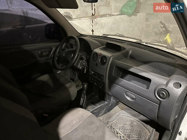 Білий Сітроен Берлінго, об'ємом двигуна 2 л та пробігом 250 тис. км за 1800 $, фото 9 на Automoto.ua