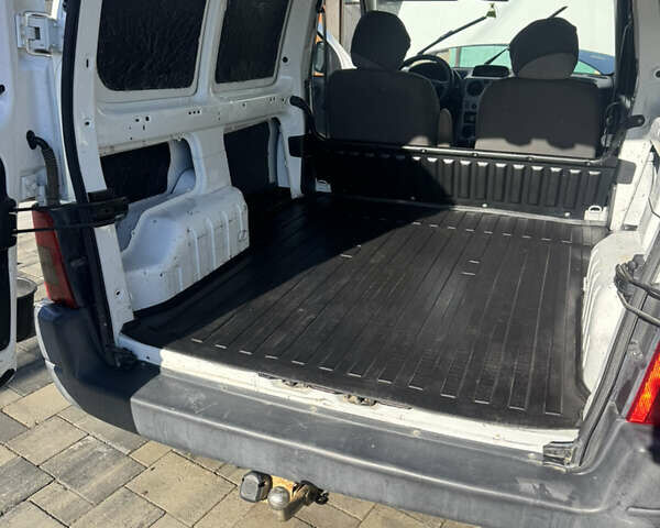 Белый Ситроен Берлинго, объемом двигателя 1.87 л и пробегом 228 тыс. км за 2100 $, фото 6 на Automoto.ua