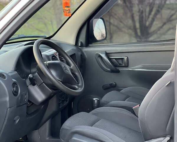 Білий Сітроен Берлінго, об'ємом двигуна 1.9 л та пробігом 270 тис. км за 3600 $, фото 6 на Automoto.ua