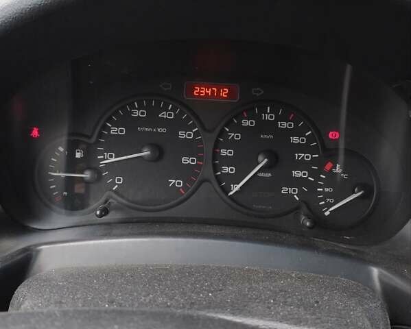 Белый Ситроен Берлинго, объемом двигателя 2 л и пробегом 235 тыс. км за 4100 $, фото 15 на Automoto.ua