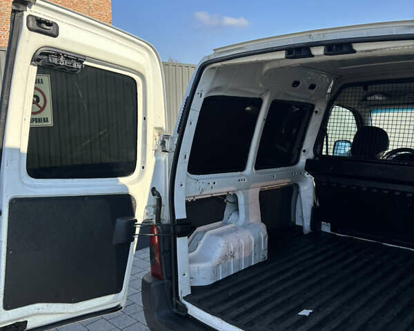 Белый Ситроен Берлинго, объемом двигателя 1.9 л и пробегом 375 тыс. км за 3300 $, фото 13 на Automoto.ua