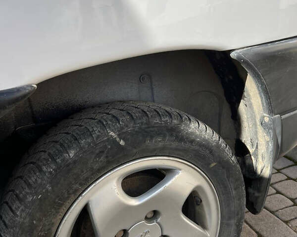 Ситроен Берлинго 2006 в Стрые на Automoto.ua Белый Ситроен Берлинго, объемом двигателя 1.9 л и пробегом 246 тыс. км за 4100 $, фото 12 на Automoto.ua