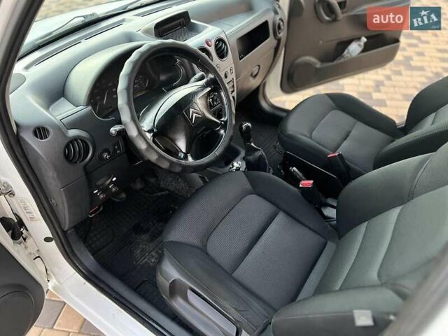 Белый Ситроен Берлинго, объемом двигателя 2 л и пробегом 345 тыс. км за 2999 $, фото 15 на Automoto.ua