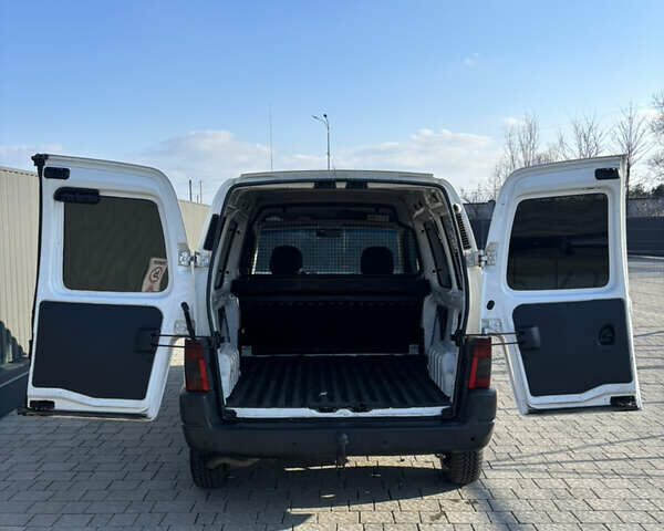 Белый Ситроен Берлинго, объемом двигателя 1.9 л и пробегом 375 тыс. км за 3300 $, фото 11 на Automoto.ua