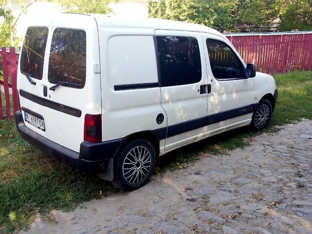 Белый Ситроен Берлинго, объемом двигателя 1.4 л и пробегом 270 тыс. км за 3400 $, фото 3 на Automoto.ua