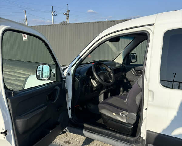 Белый Ситроен Берлинго, объемом двигателя 1.9 л и пробегом 375 тыс. км за 3300 $, фото 5 на Automoto.ua